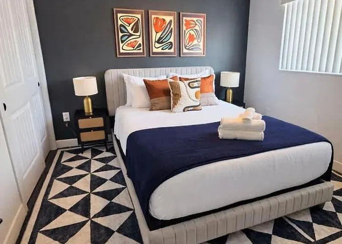 Iris - In Old Town - Walk To Fashion Square Holiday home Scottsdale