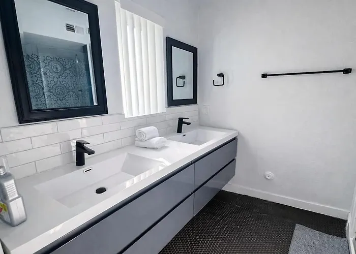Holiday home Iris - In Old Town - Walk To Fashion Square Scottsdale